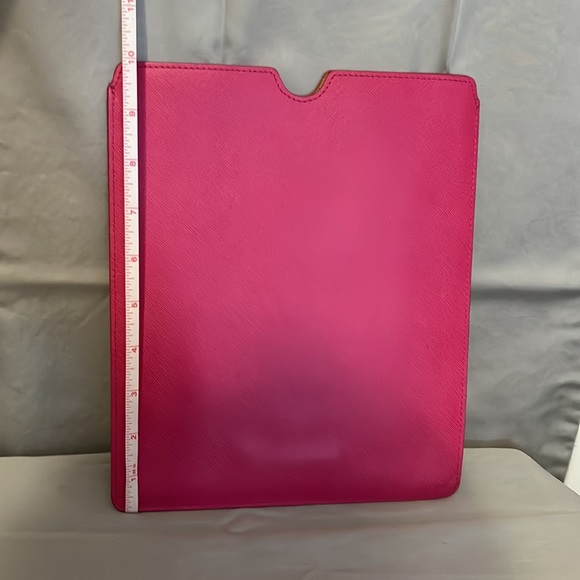 Cynthia Rowley Genuine Saffiano Leather IPad/Tablet Sleeve - Picture 5 of 6